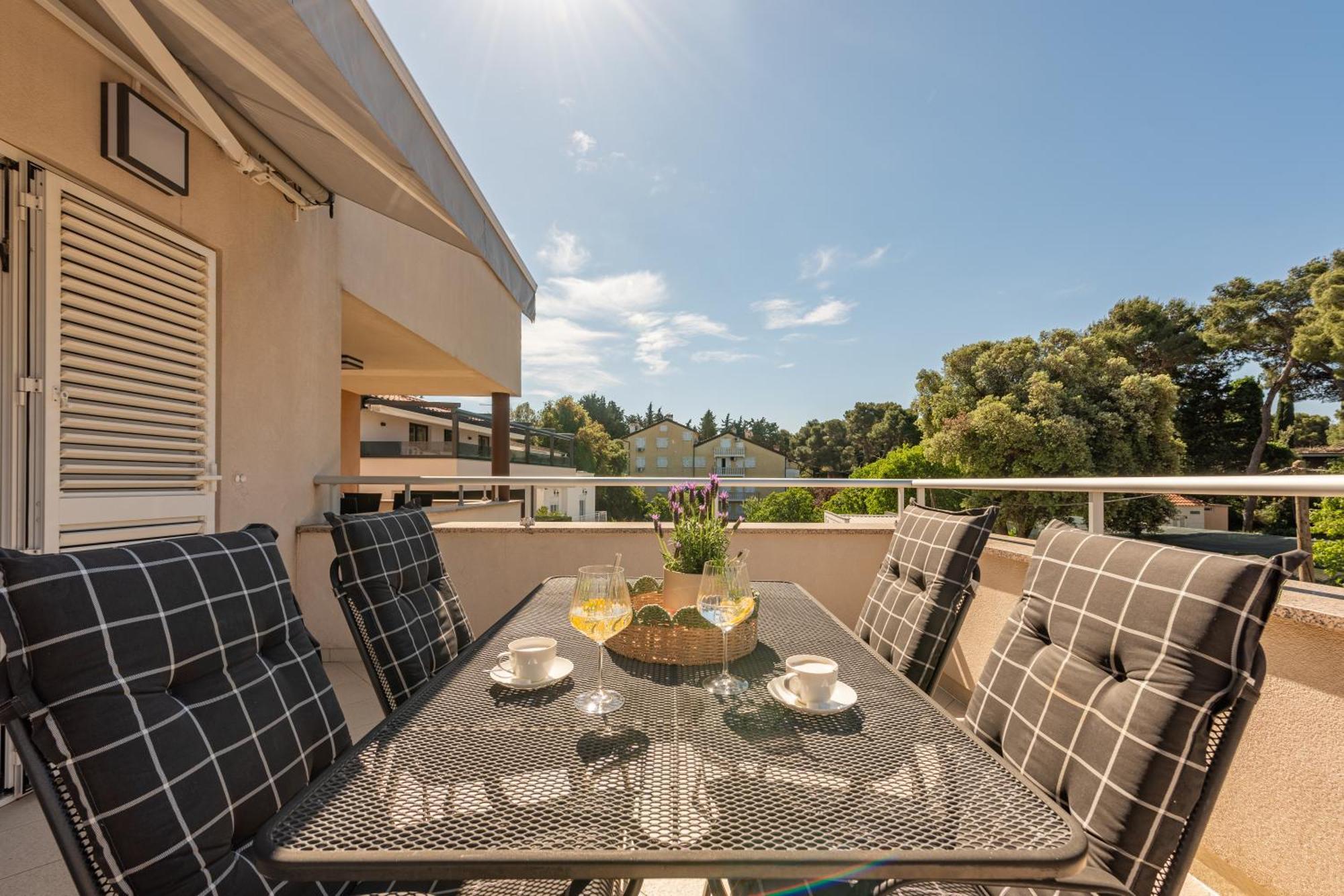 Apartments L&D Biograd Na Moru Luaran gambar