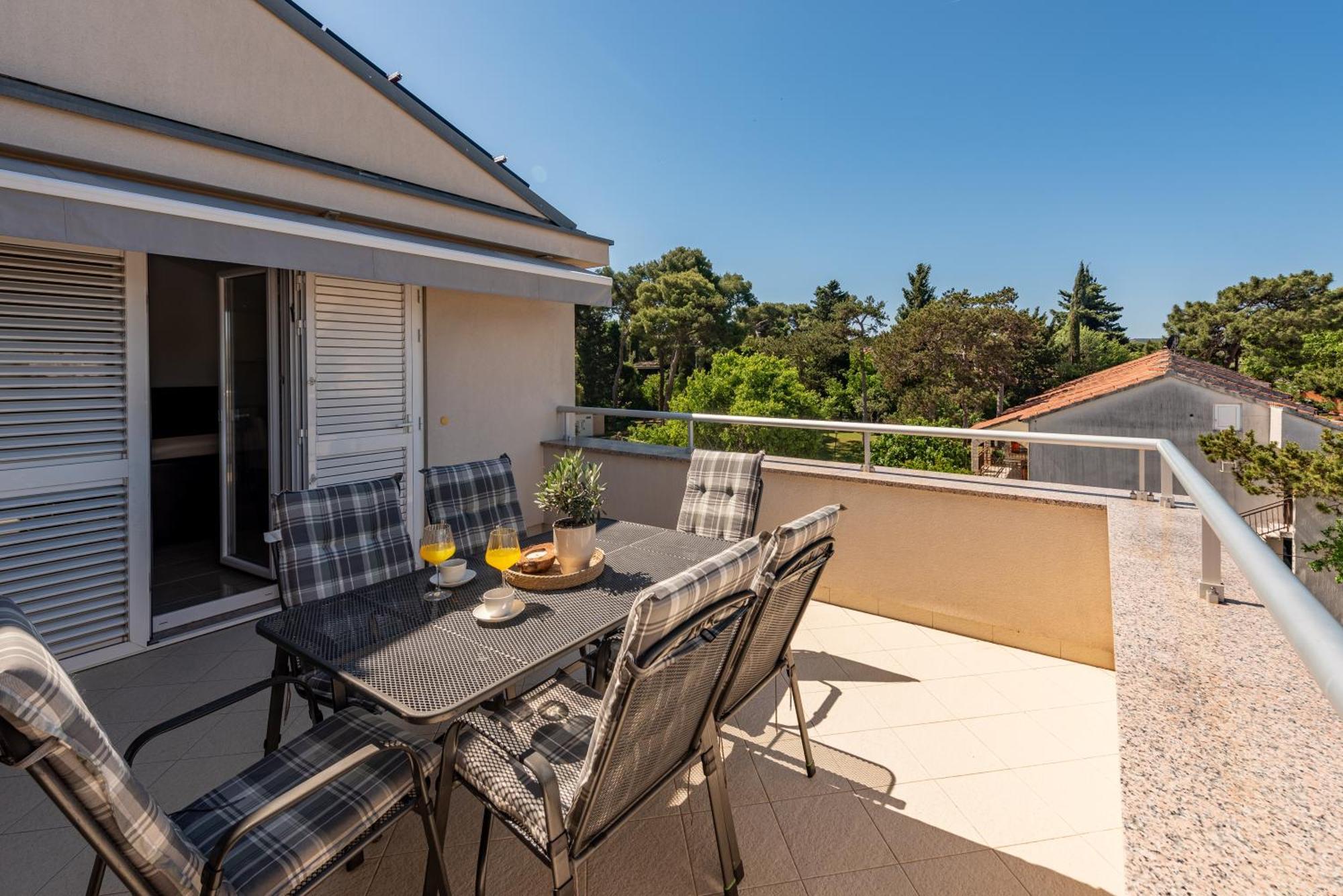 Apartments L&D Biograd Na Moru Luaran gambar