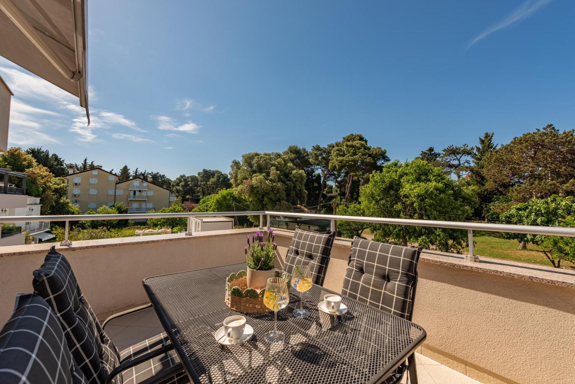 Apartments L&D Biograd Na Moru Luaran gambar